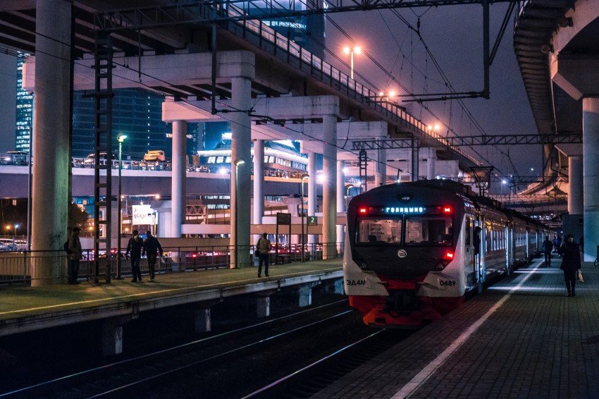 Дополнительные электропоезда запустят в Новосибирской области для доставки зрителей на авиационный фестиваль в Мочище